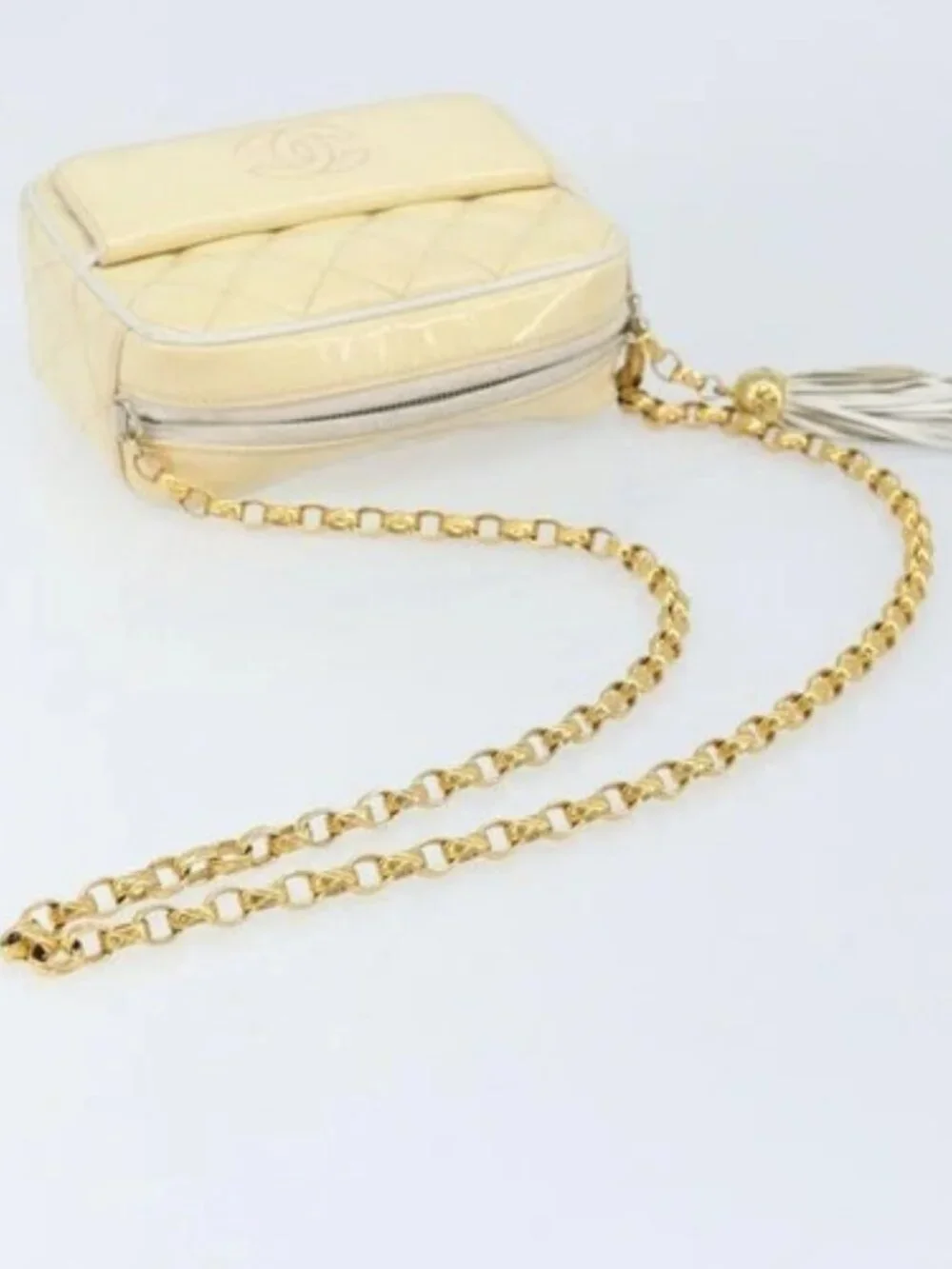 CHANEL Chain Shoulder Bag Patent leather Beige Gold CC Auth ka3145